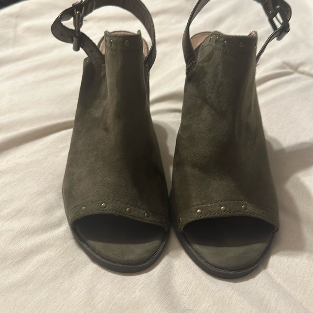 Women’s open toe heels size8